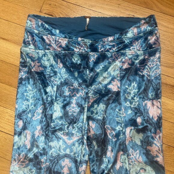 024 Free People Hold Me Closer Bell Bottom Pants NWOT Size Small - Picture 6 of 7